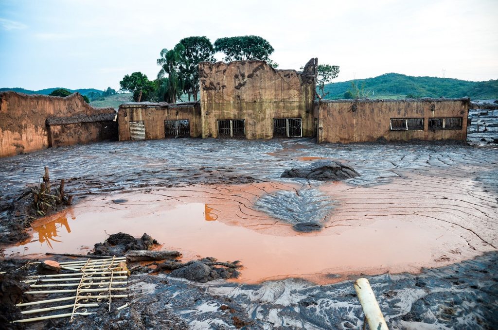 O distrito de Bento Rodrigues, em Mariana, foi devastado pela lama de rejeitos. Foto: Antonio Cruz/Agência Brasil. 