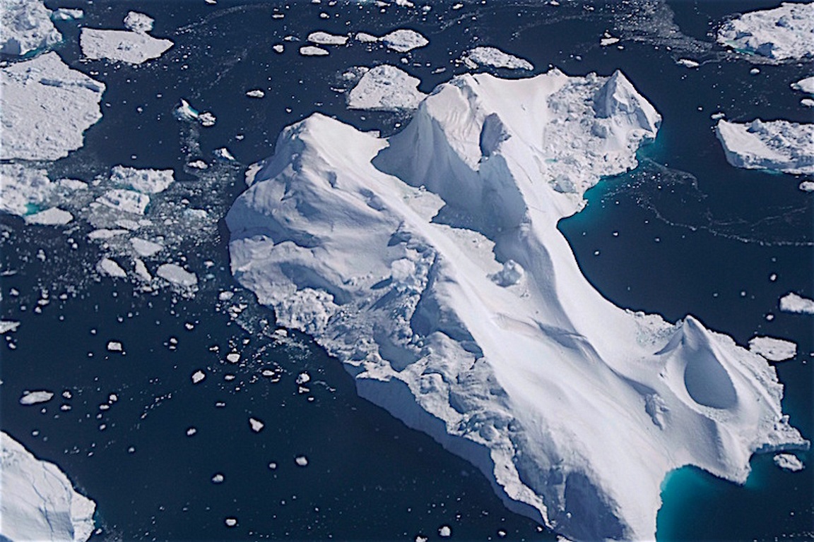 Iceberg formado pela geleira de Jakobshavn, na Groenlândia, uma das que mais perdem gelo no mundo. Foto: Claudio Angelo/OC. 