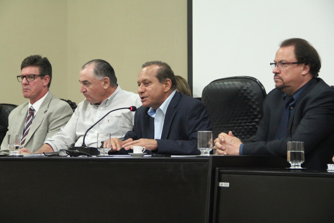 Comissão que apresentou o relatório final dos estudos realizados sobre a Resex. Foto: Angelo Varela/ALMT.