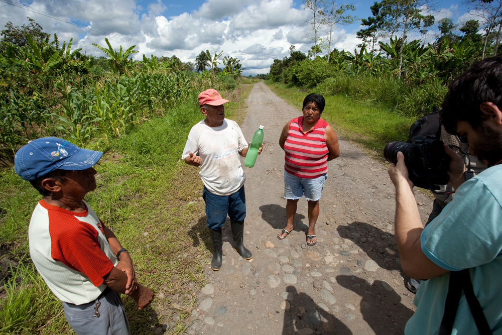Filmagem do documentário Andes Agua Amazônia, na cidade de Coca, Equador. Foto: Martin Bustamante | Clique para ampliar