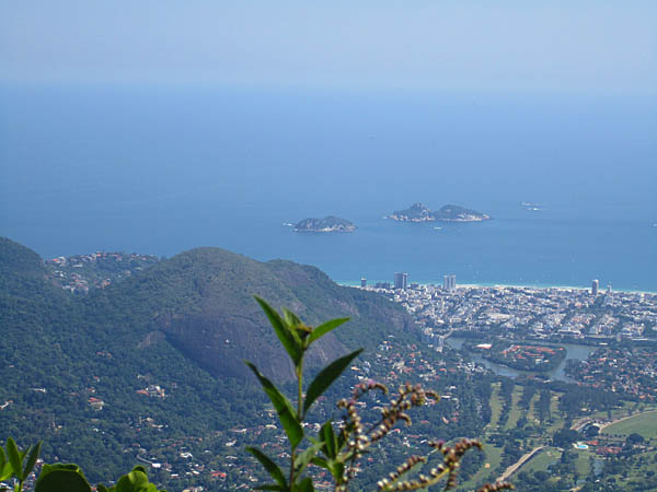 Do Mirante da Taquara as águas azuis da praia da Barra são uma tentação. (Foto: Duda Menegassi)