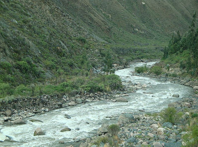 Rio Urubamba, zona central do Peru, região de exploração de gás. (Crédito: Wikipedia)