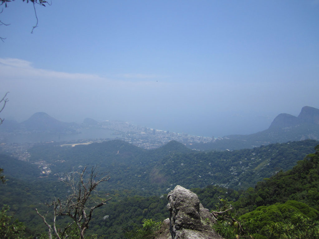 A Pedra da Proa se projeta para quem quer conferir a paisagem mais de perto.