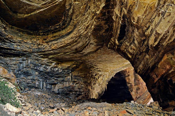 Gruta dos Brejões, BA (Repare o tamanho da pessoa no canto inferior esquerdo).