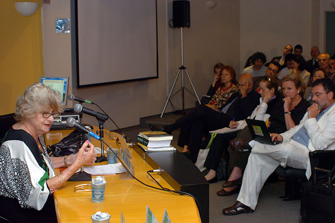 Bertha Becker em seminário na USP. 2011. Foto: Cecília Bastos / Jornal da USP