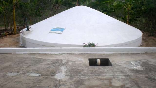 Cisterna-calçadão, que possui uma superfície de 200m2 para ajudar a água a escorrer para um reservatório maior, com 52 mil litros de capacidade. Foto: Celso Calheiros