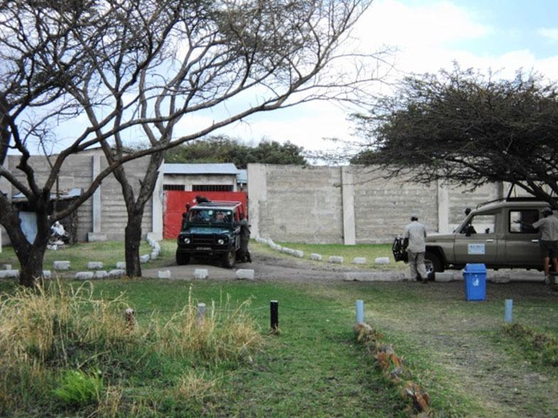 No Serengueti foi necessário construir fortalezas para proteger os guardas do parque contra os ataques de caçadores
