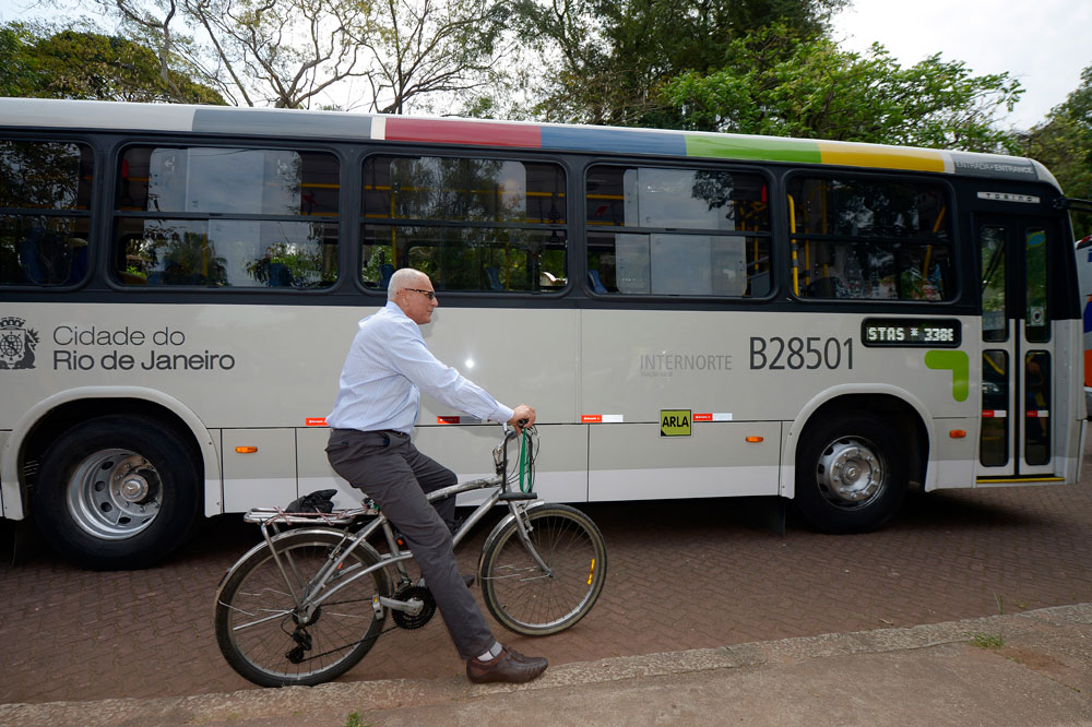 Motorista Jorge Costa, de 51 anos, topa o desafio de largar o volante e ser ciclista por um dia. Foto: Divulgação BiciRio