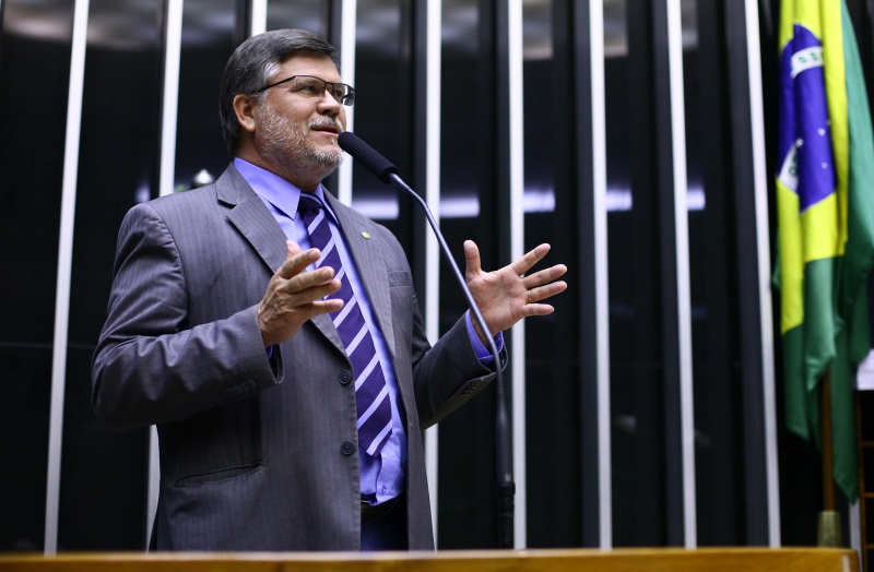 Dep. Assis do Couto (PT-PR) faz um apelo para que os senadores apressem a votação do projeto que reabre a estrada do colono. Foto: Antonio Augusto/Câmara dos Deputados.