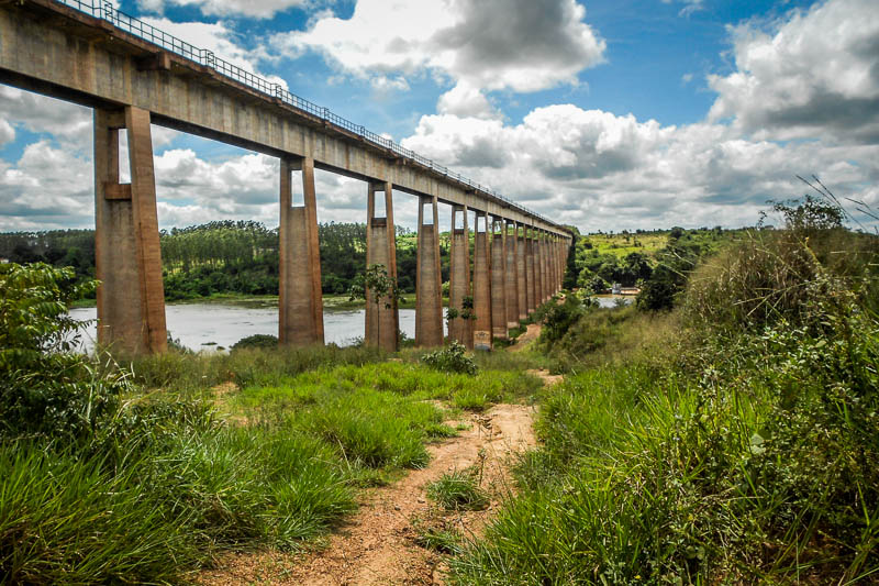Vista da “Ponte dos 40” por onde passa a Estrada de Ferro Carajás que traz o minério extraído do Pará rumo à São Luís do Maranhão. Foto: Fabíola Ortiz/O Eco