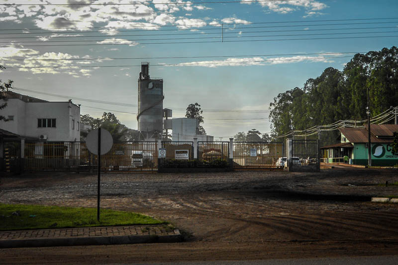 Entrada de uma das cinco indústrias de gusa em Piquiá. Foto: Fabíola Ortiz/O Eco