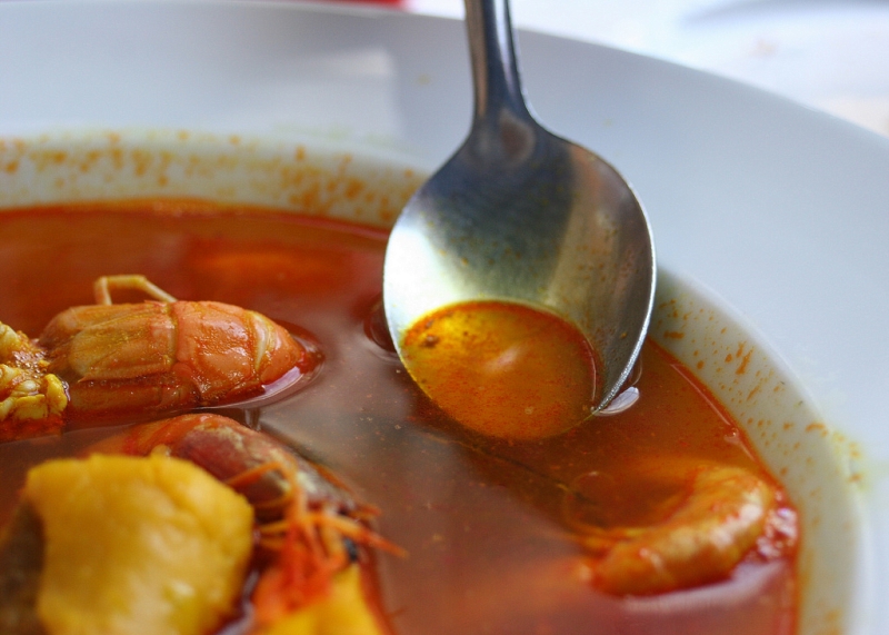 Sopa é um excelente prato para aproveitar alimentos. Acima, Sopa de pescado. Foto: Jenny downing/Flickr.