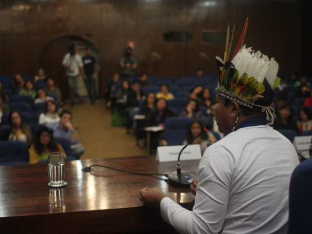 Cacique Timoteo Verá, da TI de Tenonde Porã, no evento de lançamento do estudo. Foto: Carlos Penteado.