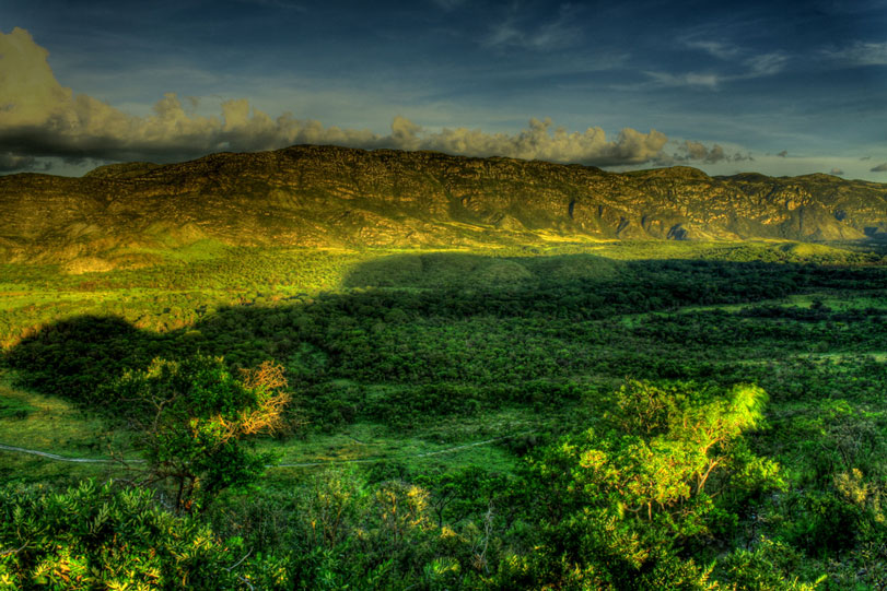 Não há o que debater, a lei brasileira diz que Parques Nacionais devem ser abertos ao público. Vista do "Mirante do Bem" para a planície do rio dos Mascates, no Parque Nacional da Serra do Cipó. Foto: