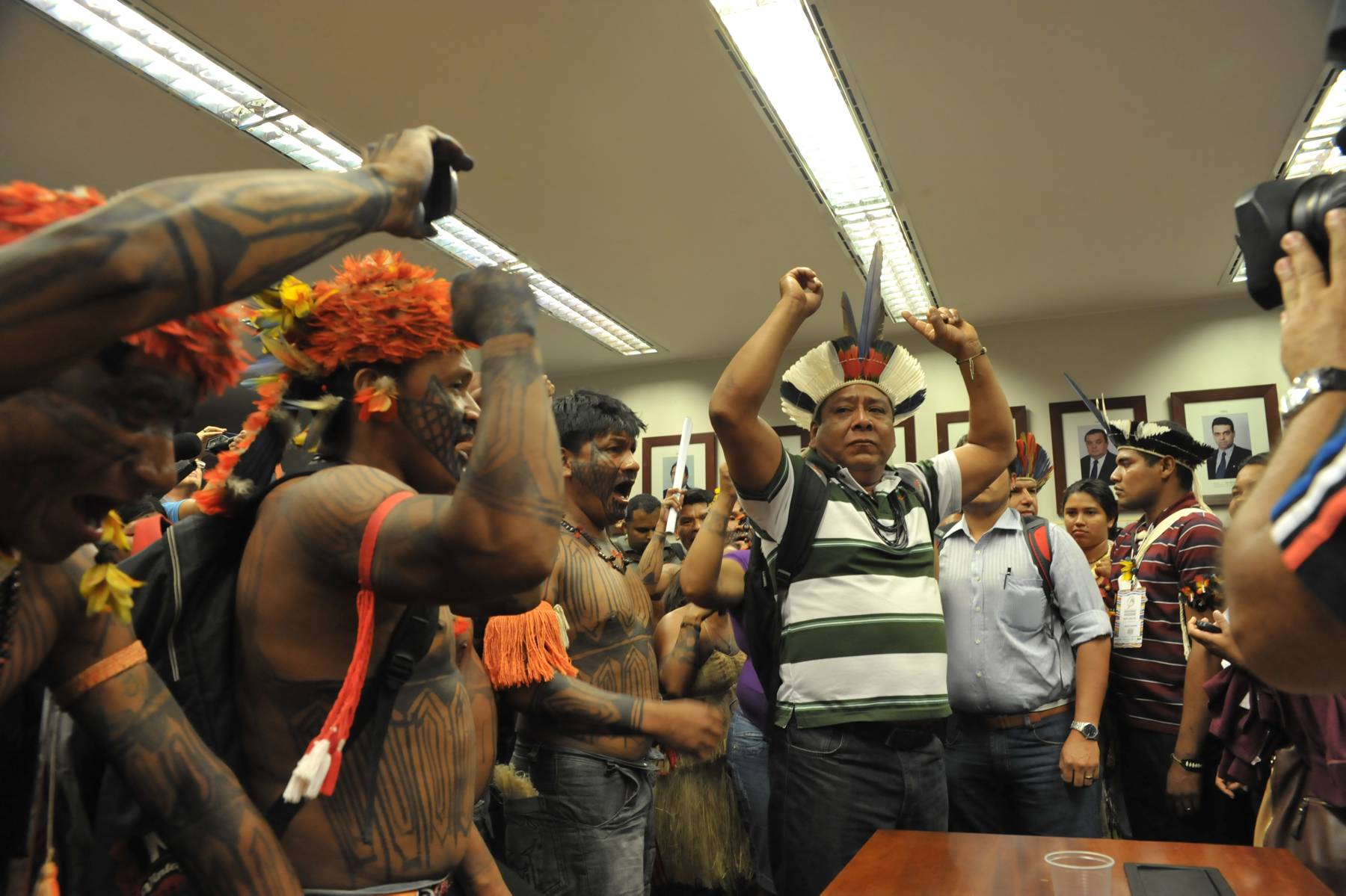 Um grupo de 30 índios Munduruku foi à Brasília para criticar a construção de usinas hidrelétricas no rio Tapajós. Eles defendem também a demarcação de uma terra indígena no Médio Tapajós. Foto: Luis Macedo/Acervo/Câmara dos Deputados