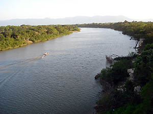 Rio Tacutu, entre o Brasil e a Guiana. (Foto: Pedro Cunha e Menezes)