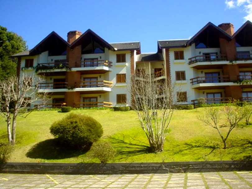 Condomínio Portal da Vila Inglesa, em Campos de Jordão. Uma intervenção em área de preservação permanente que levou o STJ a discutir a discricionariedade das decisões da Administração Pública. Fonte: Anúncio