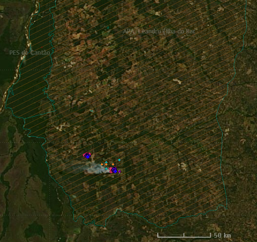 Satélite flagra a fumaça dos incêndios dentro da APA no dia 23 de junho. Fonte: Inpe
