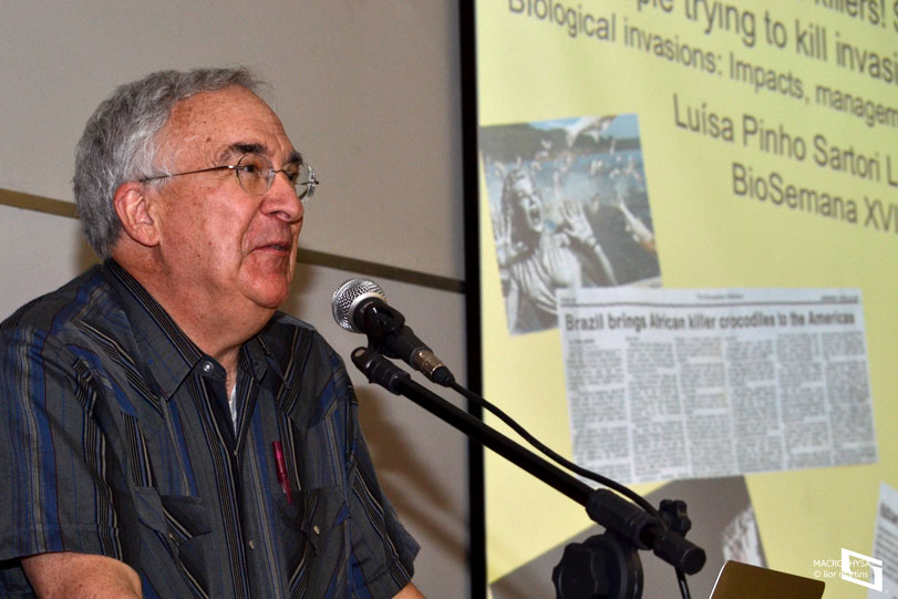 Daniel Simberloff em palestra durante a XVIII Semana da Biologia da Universidade Federal do Rio de Janeiro. Foto: Rafael Martins de Souza Costa