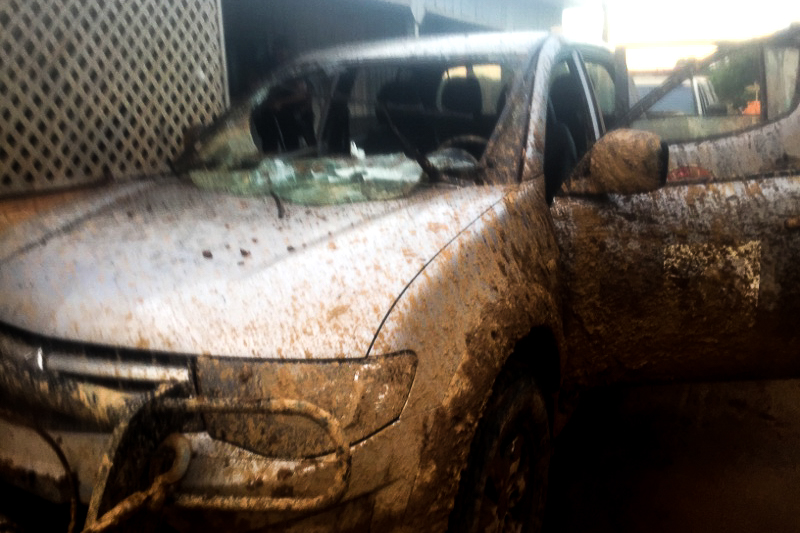 Viatura teve os vidros quebrados. Foto: Ibama/RO