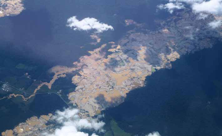 Mineração ilegal de ouro mais que dobrou no Peru com asfaltamento da Interoceânica. Crédito - Global Witness Report