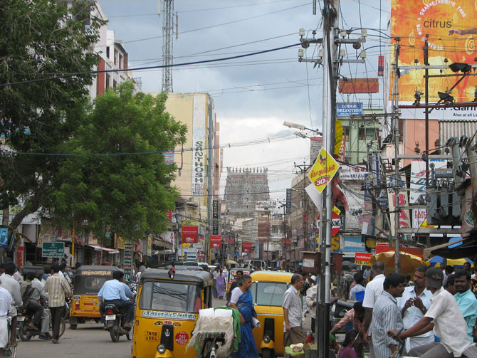 Típica paisagem urbana: as movimentadas ruas de Madurai, no sul do Índia. Foto: McKay Savage