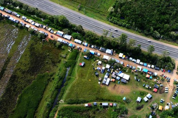 Na ocupação Amarildo de Souza, a bandeira "terra, trabalho e teto" não impediu que a lei fosse cumprida. Foto: