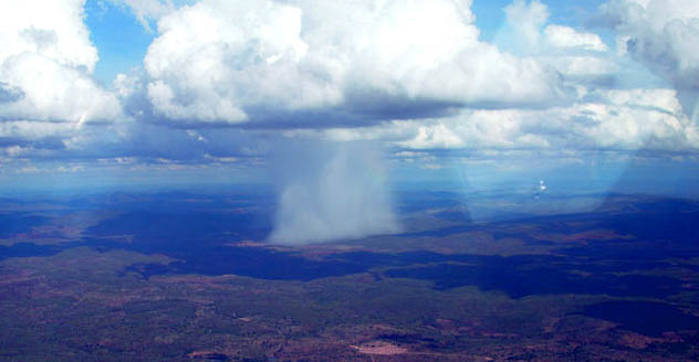Imagem da chuva artificial despencando sobre parte do Parna da Chapada Diamantina. (Foto: ModClima)
