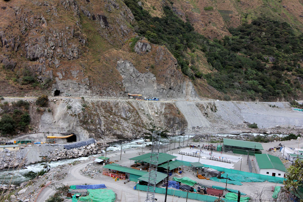 Construção de hidrelétrica rio acima à cidade de Santa Teresa, próxima a Machu Picchu. Foto: Barbara Fraser