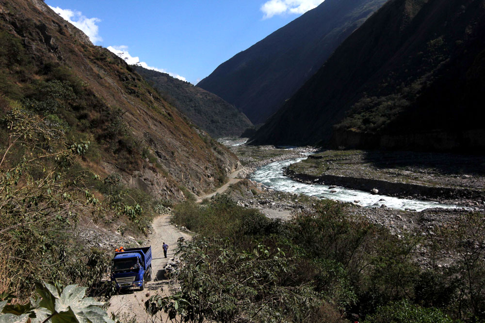 O rio Vilcanota serpenteia por vales andinos em um trecho livre de barragens. Foto: Barbara Fraser