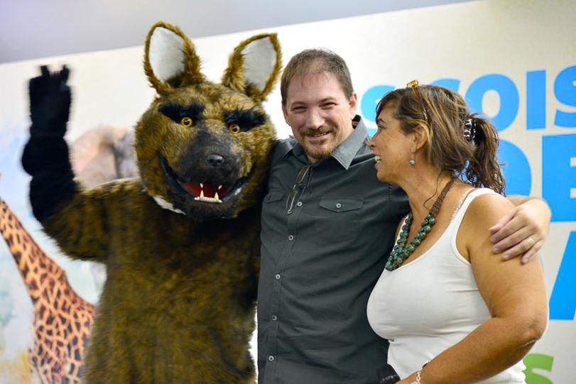 4 - Yara Barros e Rogério Cunha festejam o lobo-guará. Foto: Adriano Gambarini