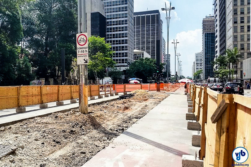 Obra da ciclovia na Av. Paulista. Foto: