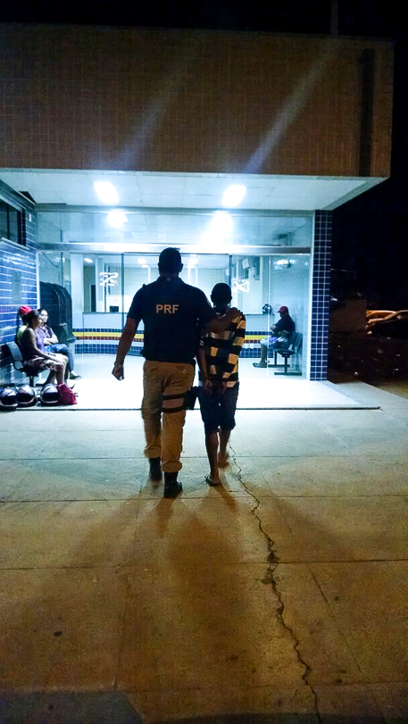 O caçador é levado para a delegacia. Foto: Divulgação.