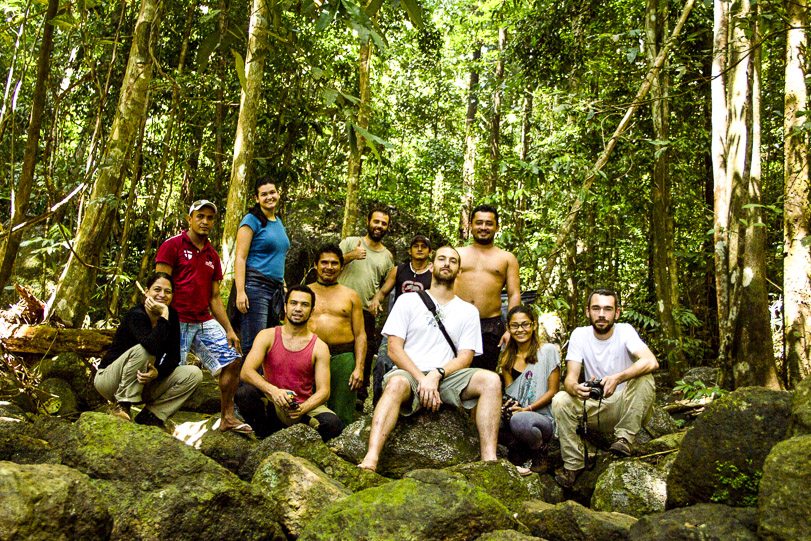 Equipe na Serra do Apiaú, local onde foi encontrada a nova espécie. Foto: Antoine Fouquet