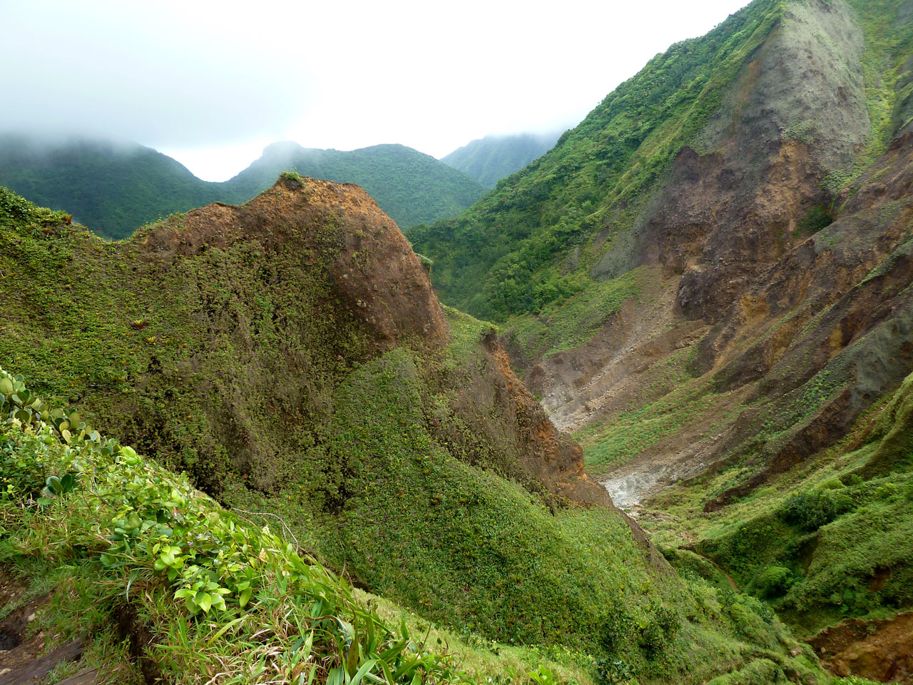 Vale vulcânico. Fotos: Pedro da Cunha e Menezes