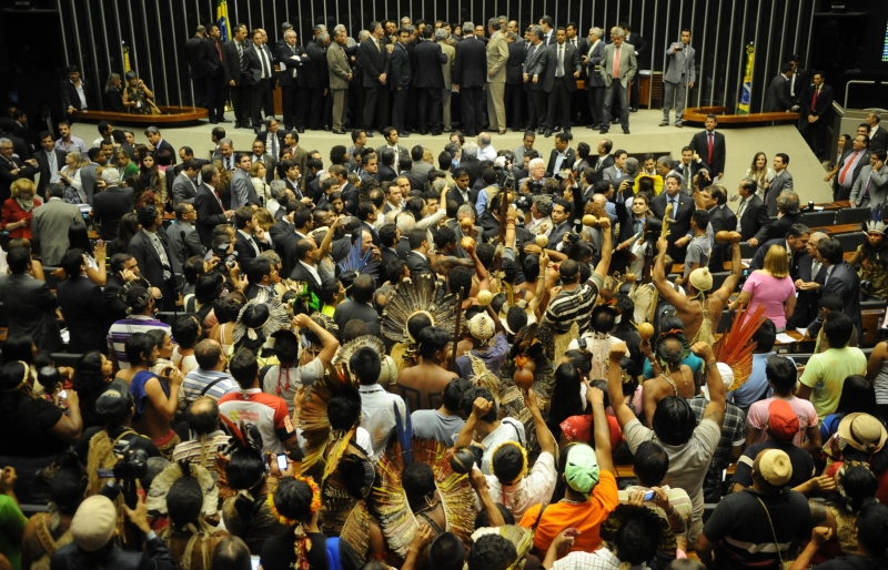 Invasão do plenário da Câmara dos Deputados em abril adiou criação de uma comissão especial para analisar a PEC 215. Foto: José Cruz/ABr.