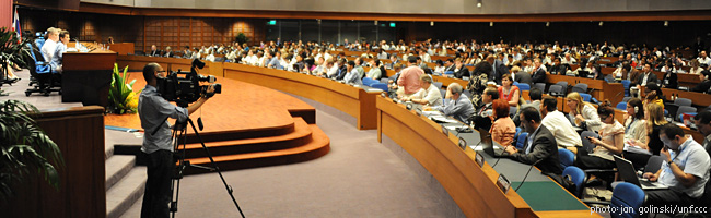 Plenária em Bangcoc: clima de incerteza. (foto: Jan Galinski - UNFCCC)