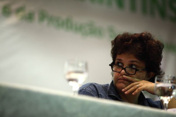 Izabella Teixeira em Parintins nesta sexta (15): proposta do governo 100% similar ao desejo dos pequenos produtores (foto: Rodrigo Baleia/Greenpeace)