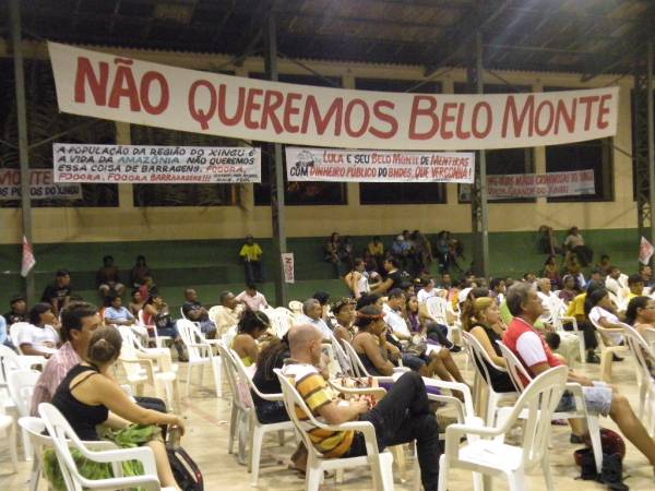 Encontro realizado em agosto de 2010 entre moradores da região de Altamira, onde será construída Belo Monte (foto: Karina Miotto)