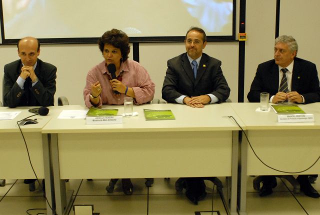 Ministra do Meio Ambiente Izabella Teixeira durante o evento que fez o balanço da Operação Arco Verde Terra Legal (foto Jefferson Rudy/MMA)