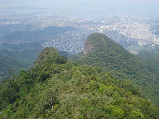 Tijuca Mirim e Pedra do Conde, vistas do Pico da Tijuca (foto: Pedro da Cunha e Menezes)