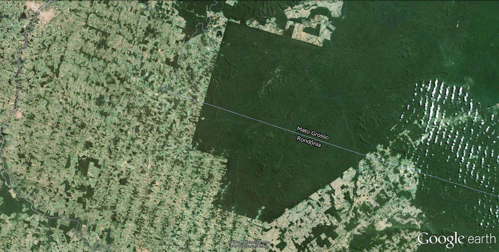 A área verde cercada por desmatamento é a Terra Indígena 7 de Setembro, onde vivem os Paiter Suruí. Fonte: Google Earth