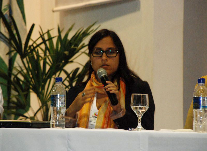 Manuela Tambellini, coordenadora de uso público de unidades de conservação do INEA, em palestra na Conatus 2013. Foto Fábio Pellegrini.
