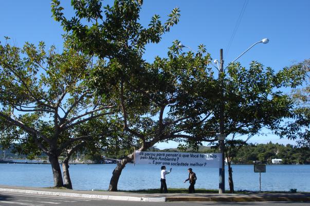 Manifestação realizada na Lagoa da Conceição em Florianópolis 