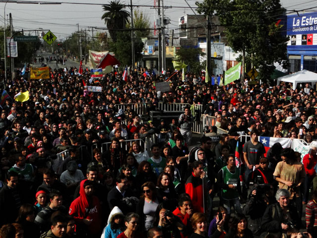 Manifestação em Santiago no último dia 21 de maio. Crédito:www. ecosistesmas.cl