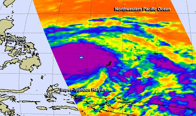 Sensores a bordo do satélite Aqua apontavam que a temperatura das nuvens do Haiya chegavam a -63.15C. Temperaturas tão baixas são sinais de fortíssimas tempestades. Crédito: NASA/JPL