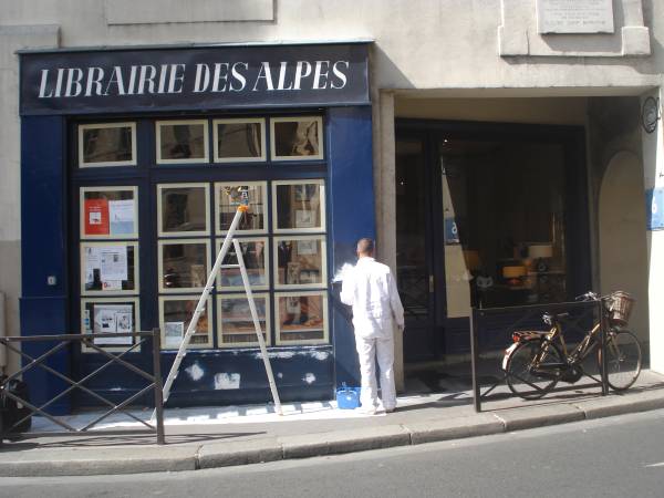 6 Rue de Seine, Paris (tel 01 43 26 9011)