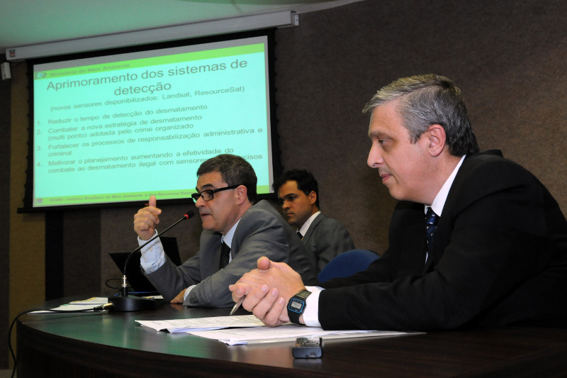 Diretor do INPE e presidente do Ibama durante coletiva onde foi anunciado o acordo de cooperação. Foto: Paulo de Araújo/MMA.