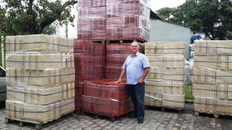 Telhas: um dos produtos em que o PET reciclado pode ser usado